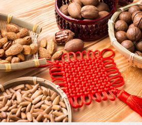 三只松鼠 進(jìn)口堅(jiān)果干果禮盒